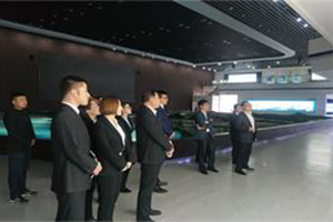 公司董事向第四批新入職員工講解普灣經濟區(qū)規(guī)劃展廳